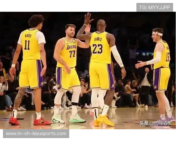 _湖人队拼尽全力，迎来胜利曙光_，湖人队v